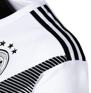 Das DFB Authentic Trikot im Detail: Gedruckt statt gestickt!