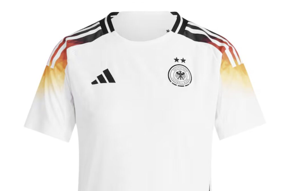 Das neue DFB Trikot 2024 für die Frauen Nationalmannschaft mit 2 Sternen